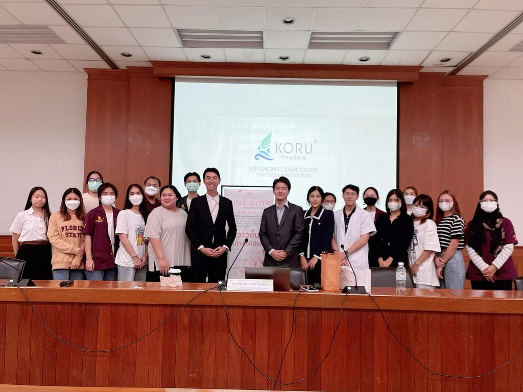 KMUTT students with M Group team